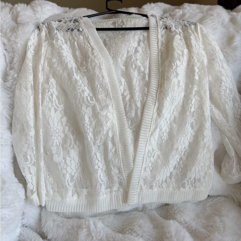 Shrug White Lace Women size medium. - Picture 6 of 8